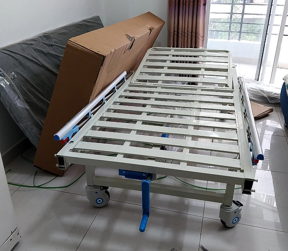 giường bệnh 1 tay quay Lucass